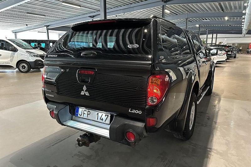 Begagnad Mitsubishi L200 178 HK (130 kW) 2010 Svart Pickup
