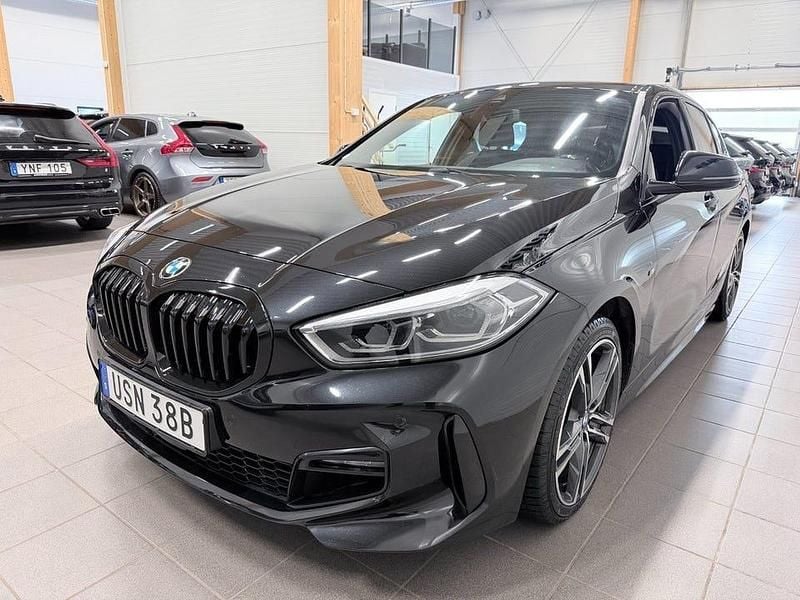 Begagnad BMW 118 M Sport 140 HK (102 kW) 2020 Svart Halvkombi