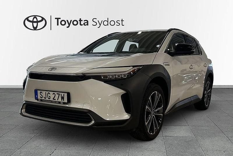 Begagnad Toyota bZ4X Executive 161 kW (219 HK) 2022 Vit SUV