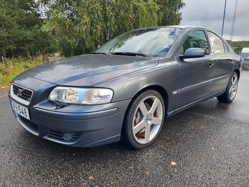 Mörkgrå (grå) Begagnad 2004 Volvo S60 Sedan | 118 000 kr - Bild 1/4