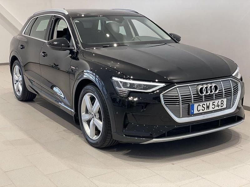Brilliantsvart Begagnad 2022 Audi e-tron Proline SUV | 354 900 kr (Superpris) - Bild 1/4