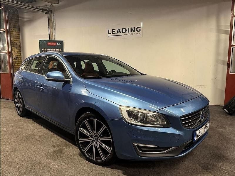 Blå Begagnad 2014 Volvo V60 Summum Kombi | 114 900 kr (Marknadspris) - Bild 1/4