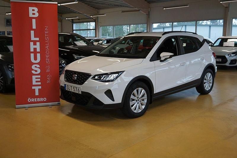 Vit Begagnad 2022 Seat Arona Style SUV | 189 000 kr (Marknadspris) - Bild 1/4