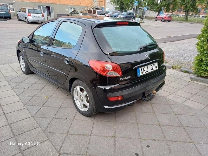 Begagnad Peugeot 206+ 75 HK (55 kW) 2010 Svart Halvkombi