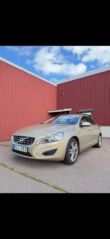 Begagnad 2012 Volvo S60 Momentum Sedan | 72 000 kr (Bra pris) - Bild 1/4