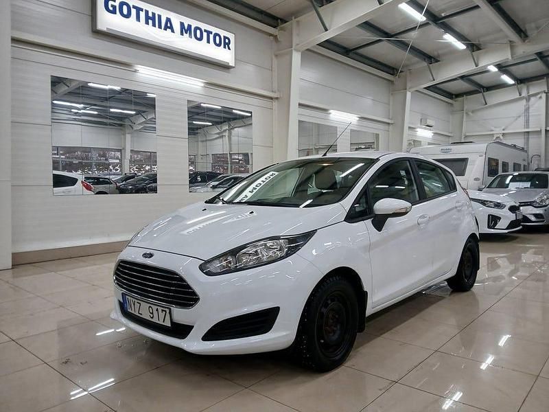 Vit Begagnad 2014 Ford Fiesta Trend Halvkombi | 59 900 kr (Bra pris) - Bild 1/4