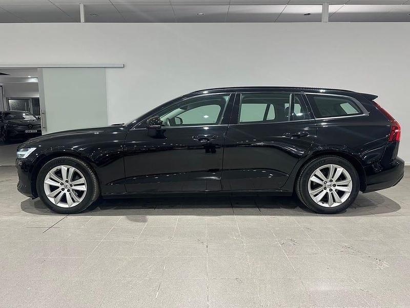 Begagnad Volvo V60 Momentum 192 HK (141 kW) 2020 Svart Kombi