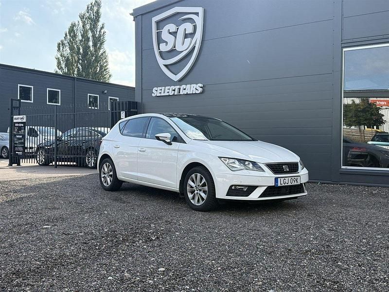 Vit Begagnad 2019 Seat Leon Style Halvkombi | 139 900 kr (Marknadspris) - Bild 1/4
