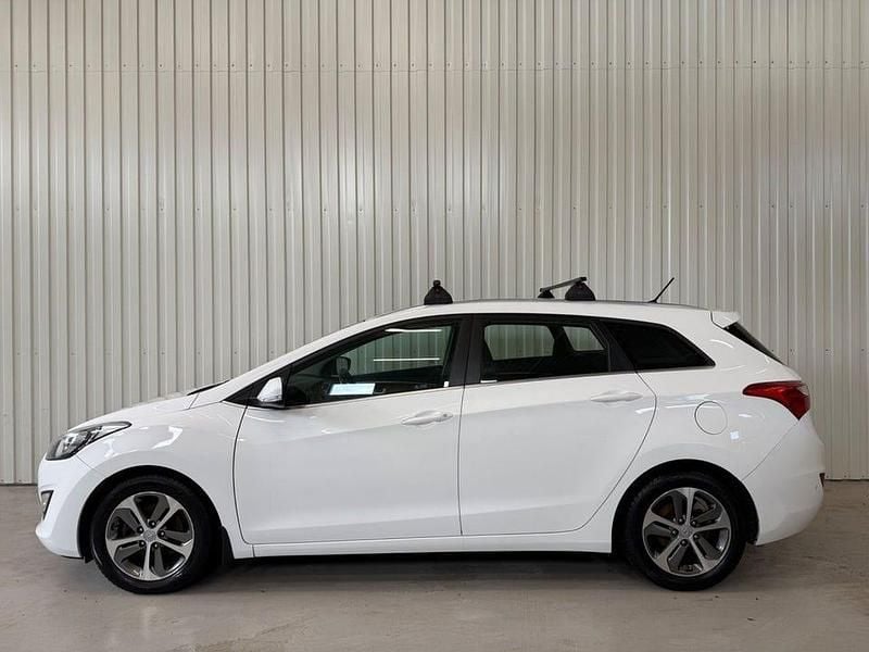Vit Begagnad 2015 Hyundai i30 Comfort Kombi | 119 000 kr (Marknadspris) - Bild 1/4