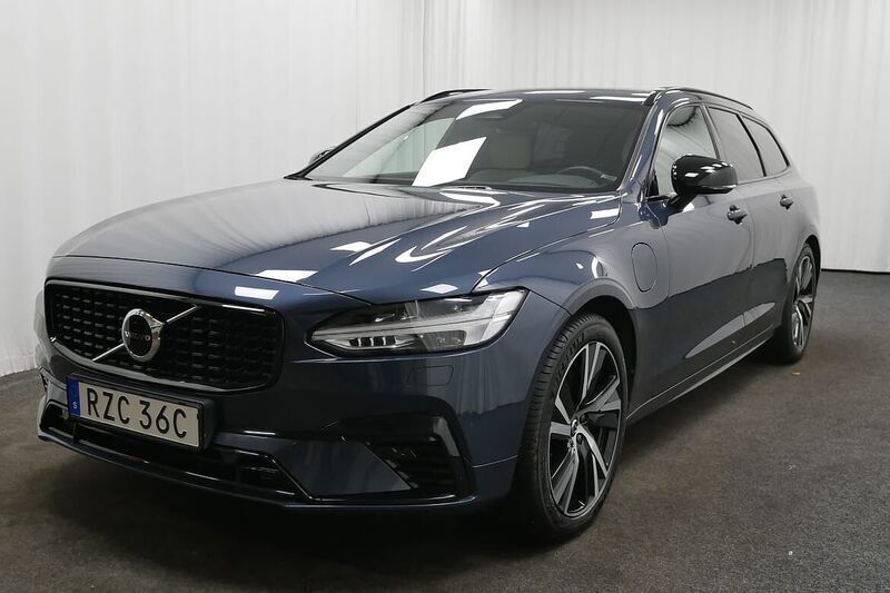 Mörkblå Begagnad 2021 Volvo V90 R-Design Kombi | 409 000 kr (Marknadspris) - Bild 1/4