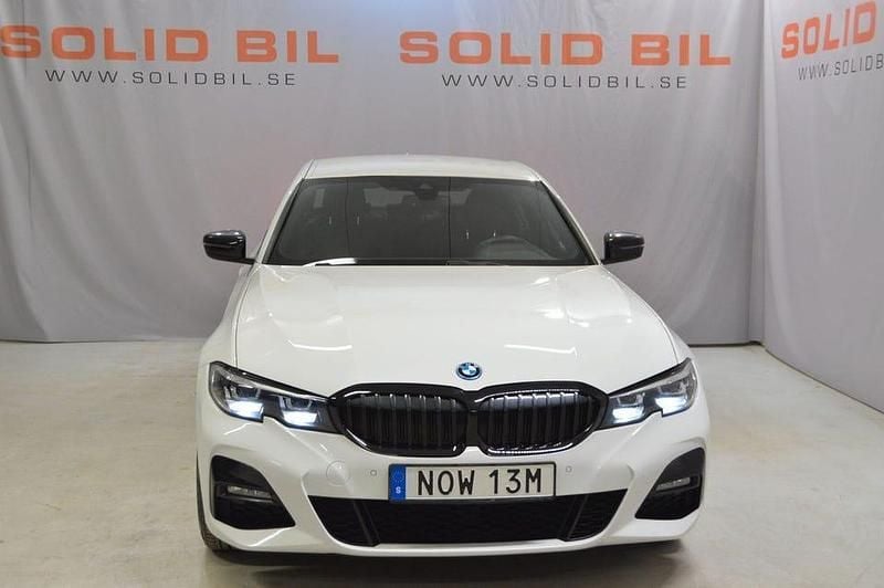 Begagnad BMW 330 Shadowline 292 HK (214 kW) 2022 Vit Sedan