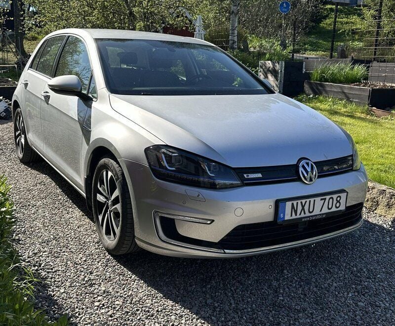 Silver Begagnad 2016 VW e-Golf Halvkombi | 100 000 kr (Superpris) - Bild 1/4