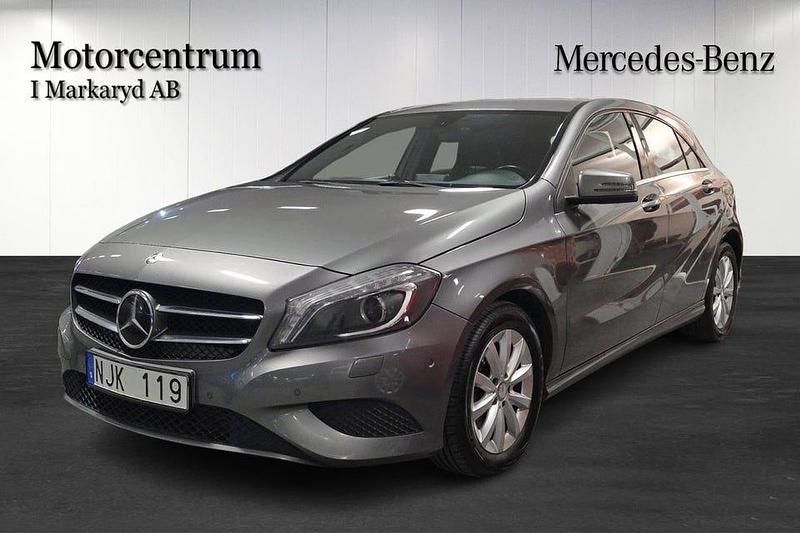 Mörkgrå Begagnad 2013 Mercedes A180 Style Halvkombi | 99 000 kr (Marknadspris) - Bild 1/4