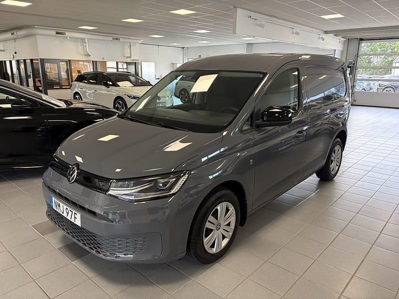 Grå Ny 2025 VW Caddy Minibuss | 443 750 kr (Dyr) - Bild 1/4