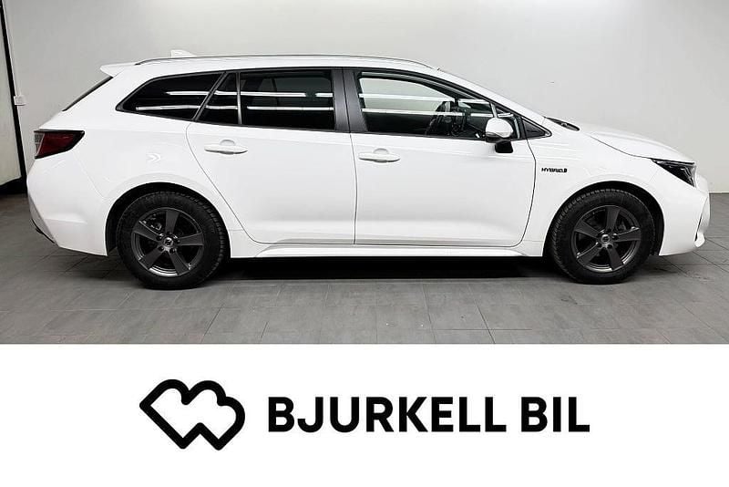 Vit Begagnad 2022 Suzuki Swace Kombi | 239 900 kr (Bra pris) - Bild 1/4