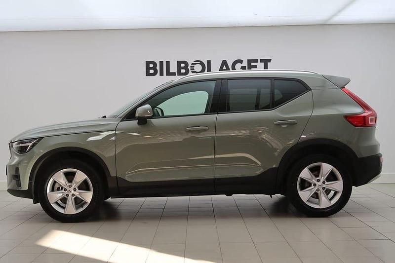 Begagnad Volvo XC40 Core 197 HK (144 kW) 2023 Grön SUV