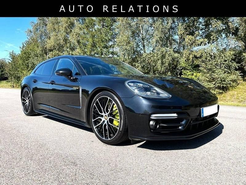 Begagnad Porsche Panamera 4 Platinum Edition 463 HK (340 kW) 2022 Svart jet black metallic Sedan