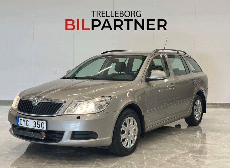 Ljusbrun Begagnad 2011 Skoda Octavia Ambiente Kombi | 24 900 kr (Superpris) - Bild 1/4