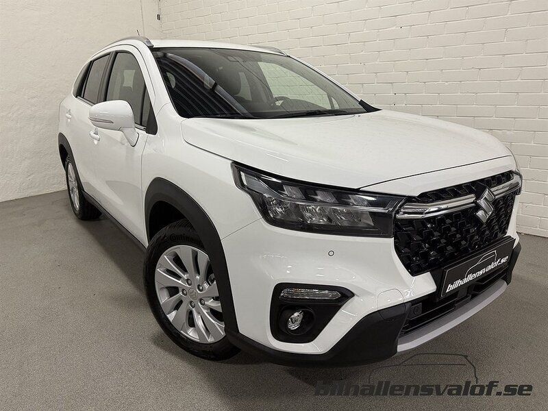 Vit Ny 2024 Suzuki SX4 S-Cross SUV | 309 900 kr (Marknadspris) - Bild 1/4