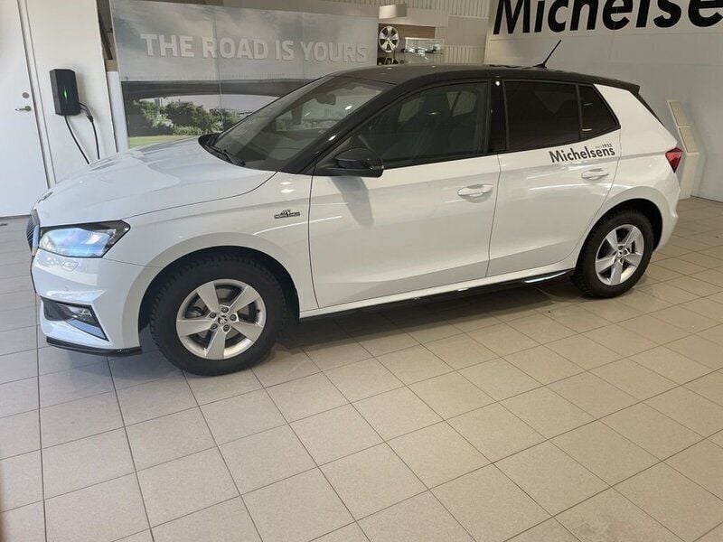 Vit Begagnad 2023 Skoda Fabia Monte Carlo Halvkombi | 249 000 kr (Lite dyr) - Bild 1/4