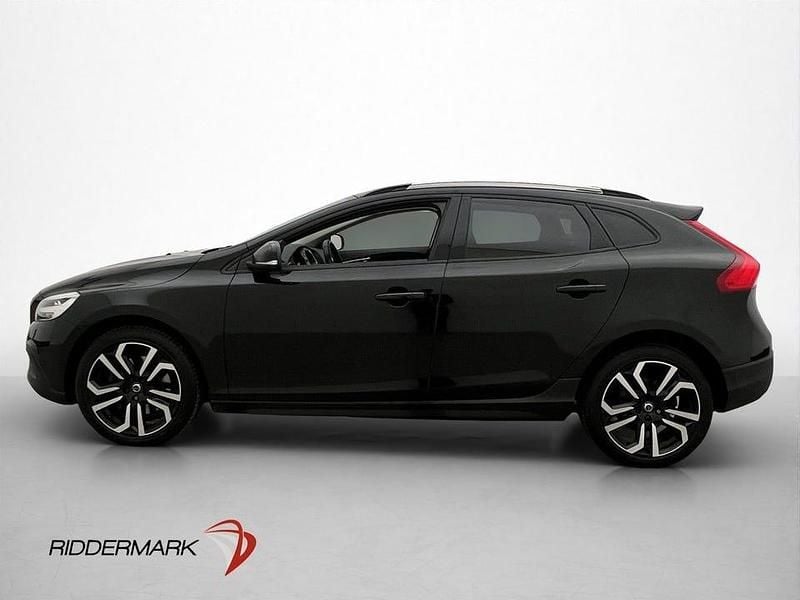 Begagnad Volvo V40 CC Momentum 150 HK (110 kW) 2019 Svart Kombi
