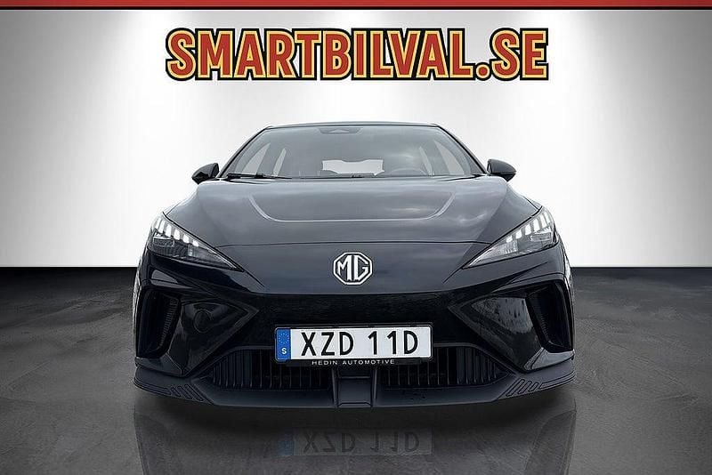 Begagnad MG MG4 EV 125 kW (170 HK) 2023 Svart Halvkombi