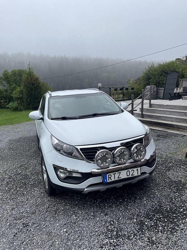 Vit Begagnad 2012 Kia Sportage EX SUV | 95 000 kr (Marknadspris) - Bild 1/4