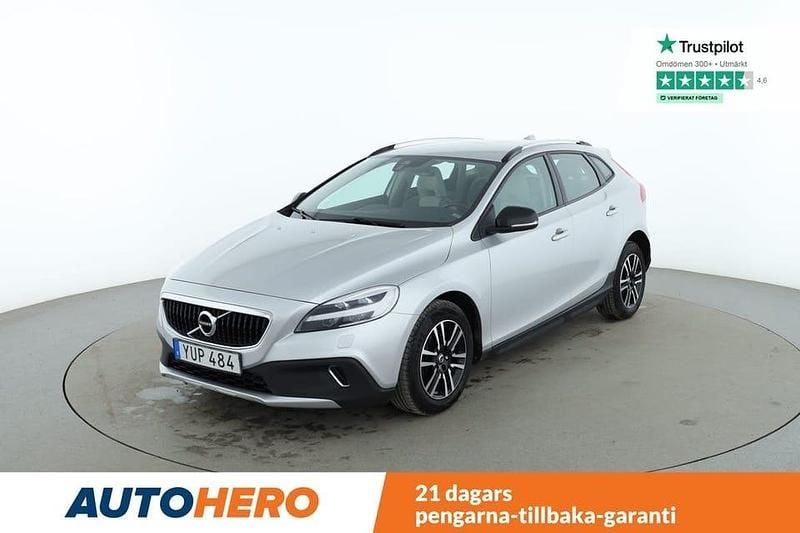 Silver Begagnad 2019 Volvo V40 CC Kombi | 199 000 kr (Marknadspris) - Bild 1/4
