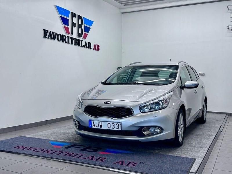 Grå Begagnad 2013 Kia Ceed Sportswagon Comfort Kombi | 95 000 kr (Marknadspris) - Bild 1/4