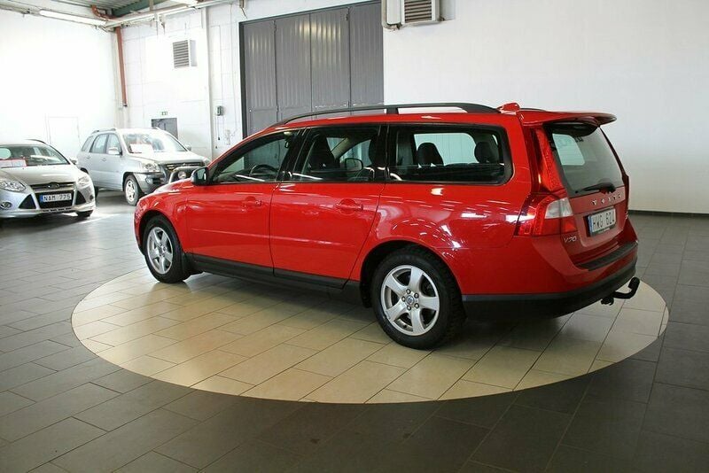 Begagnad Volvo V70 Kinetic 200 HK (147 kW) 2009 Röd Kombi