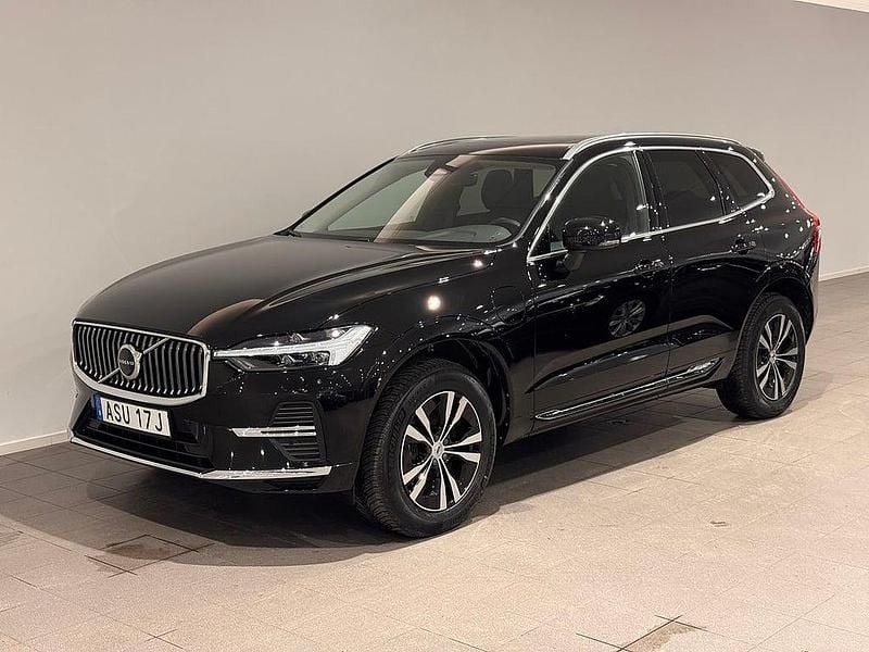 Svart Begagnad 2022 Volvo XC60 Core SUV | 429 900 kr (Marknadspris) - Bild 1/3