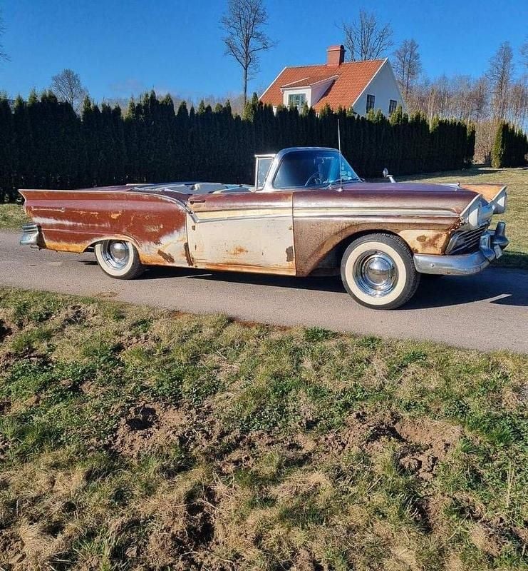 Begagnad 1957 Ford Skyliner Cab | 210 000 kr - Bild 1/4