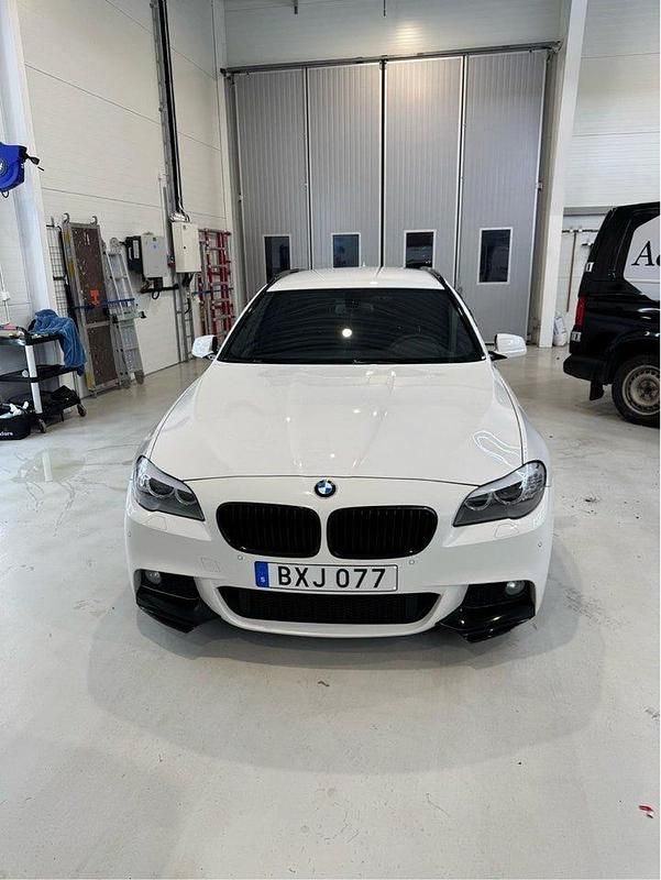 Begagnad 2013 BMW 520 M Performance Kombi | 145 000 kr (Marknadspris) - Bild 1/4
