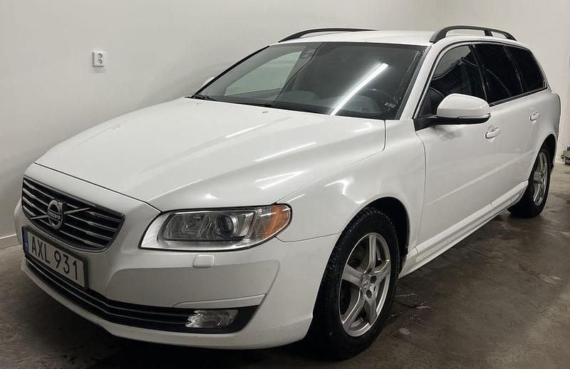 Vit Begagnad 2014 Volvo V70 Momentum Kombi | 92 900 kr (Bra pris) - Bild 1/4