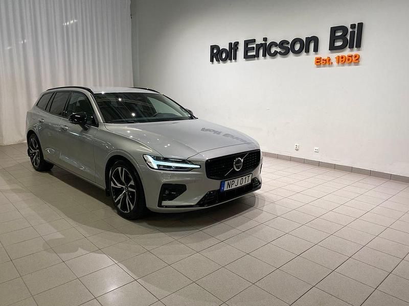 Silver Begagnad 2023 Volvo V60 Plus Kombi | 359 500 kr (Bra pris) - Bild 1/4
