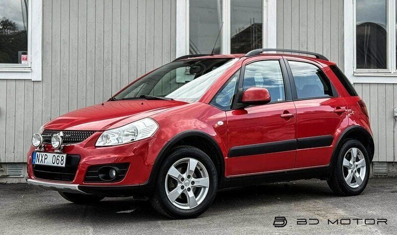 Röd Begagnad 2011 Suzuki SX4 Halvkombi | 69 800 kr (Lite dyr) - Bild 1/4