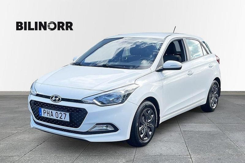 Vit Begagnad 2017 Hyundai i20 Halvkombi | 99 900 kr (Marknadspris) - Bild 1/4