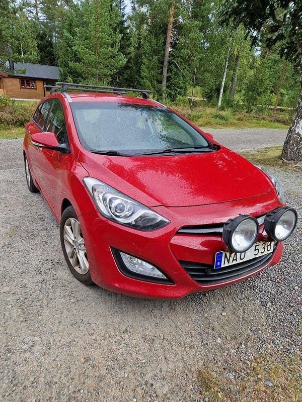 Röd Begagnad 2013 Hyundai i30 Kombi | 25 000 kr (Superpris) - Bild 1/4