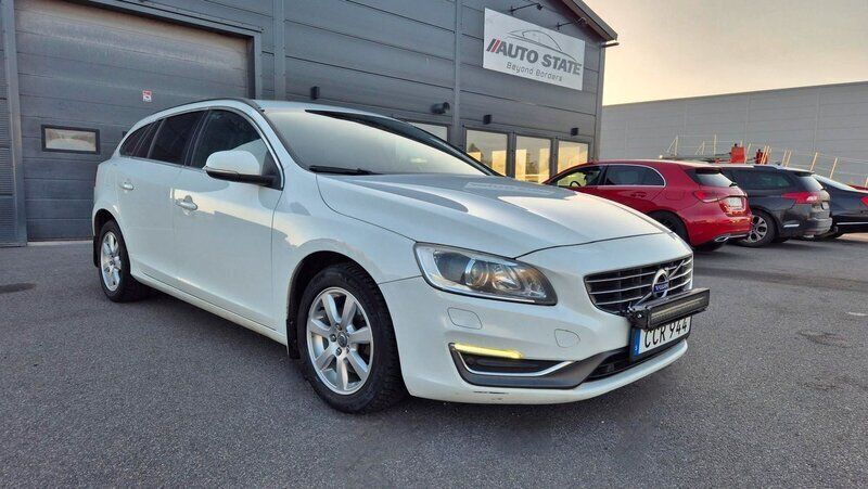 Vit Begagnad 2013 Volvo V60 Momentum Kombi | 89 900 kr (Marknadspris) - Bild 1/4