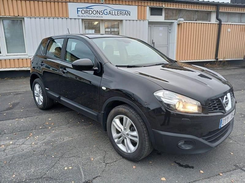 Svart Begagnad 2011 Nissan Qashqai SUV | 86 800 kr (Marknadspris) - Bild 1/4