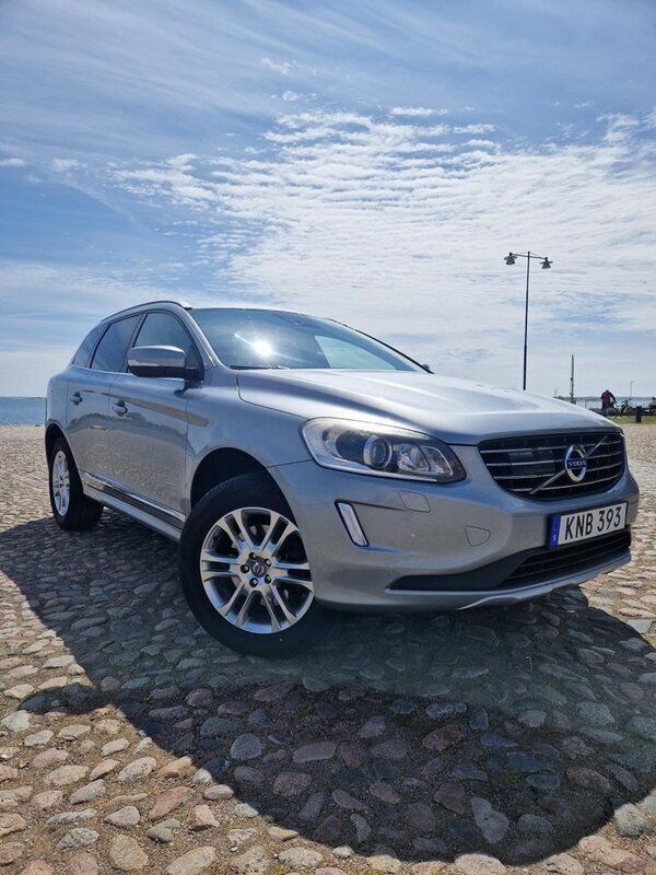 Silver Begagnad 2014 Volvo XC60 Summum SUV | 182 000 kr (Marknadspris) - Bild 1/4