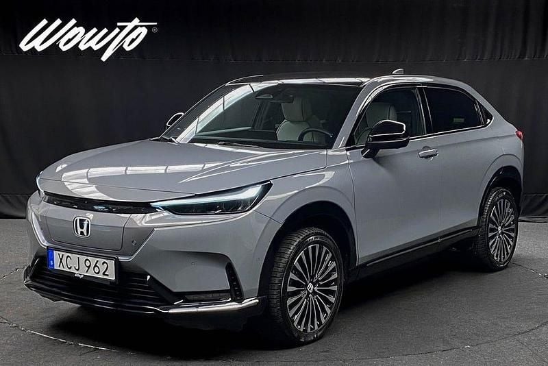 Grå Begagnad 2023 Honda e:Ny1 Advance SUV | 299 800 kr - Bild 1/3