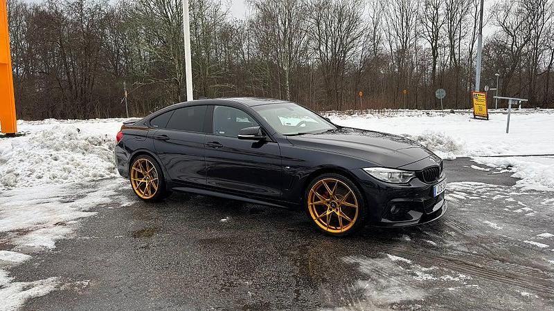 Svart Begagnad 2015 BMW 420 M Sport Sportkupé | 229 800 kr (Dyr) - Bild 1/4