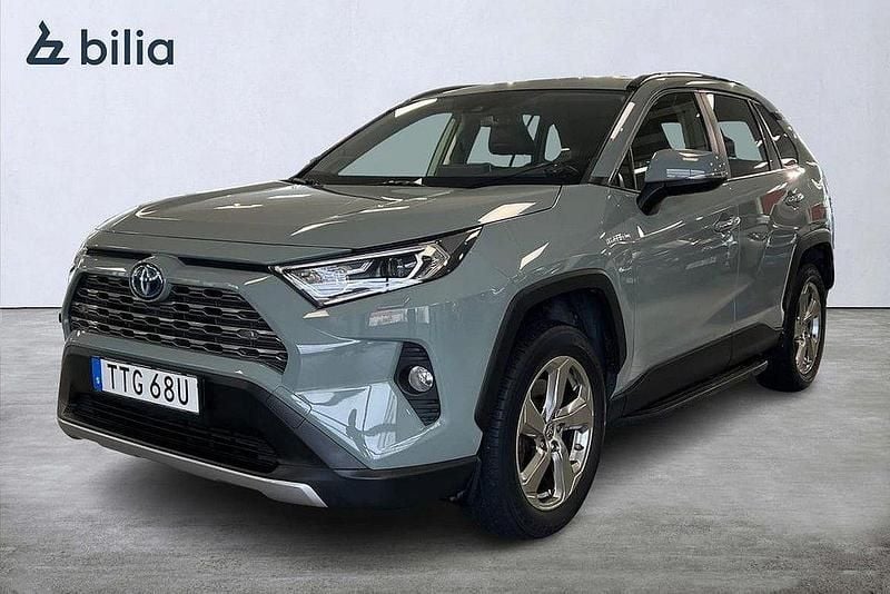 Grön Begagnad 2021 Toyota RAV4 Hybrid Executive SUV | 364 800 kr (Marknadspris) - Bild 1/3