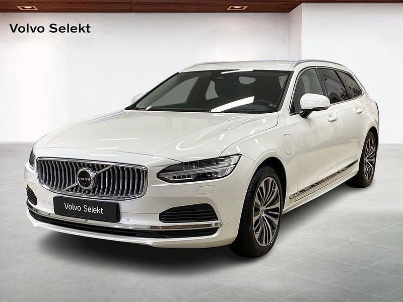 Vit Begagnad 2023 Volvo V90 Core Kombi | 399 000 kr (Marknadspris) - Bild 1/4