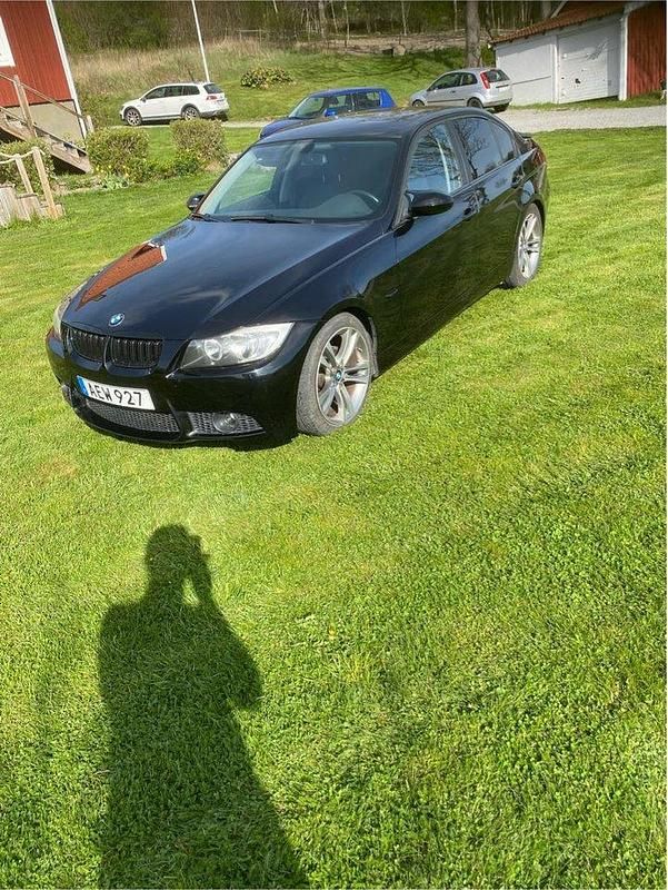 Svart Begagnad 2007 BMW 320 Advantage Sedan | 53 000 kr (Marknadspris) - Bild 1/4