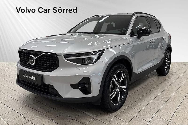 Silver Begagnad 2024 Volvo XC40 Plus SUV | 389 900 kr (Marknadspris) - Bild 1/2