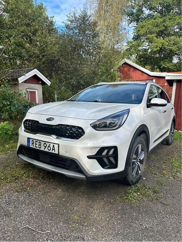 Vit Begagnad 2021 Kia Niro 2 SUV | 235 000 kr (Marknadspris) - Bild 1/4