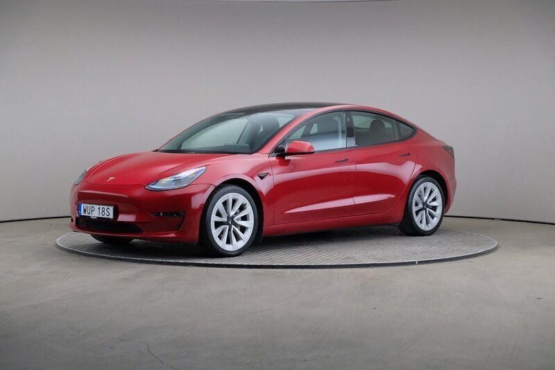 Röd Begagnad 2021 Tesla Model 3 Long Range Sedan | 299 000 kr (Marknadspris) - Bild 1/4