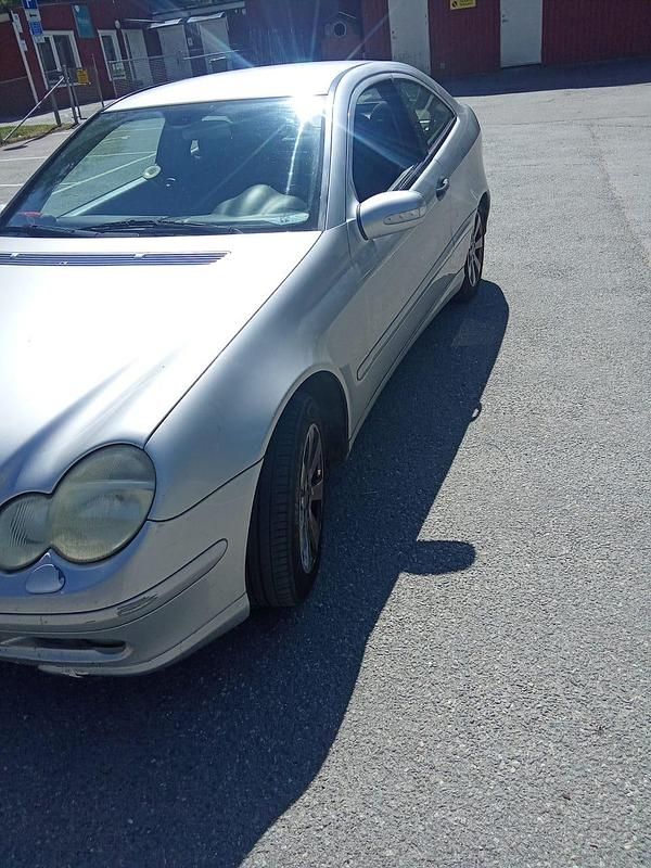 Begagnad Mercedes 180 143 HK (105 kW) 2003 Sedan